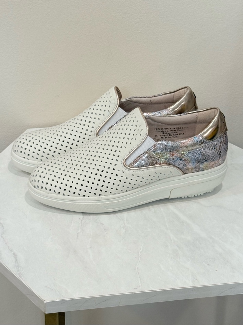 🔥Verso Grip Slip-On Perforated Leather Sneakers in White Size 6.5🔥